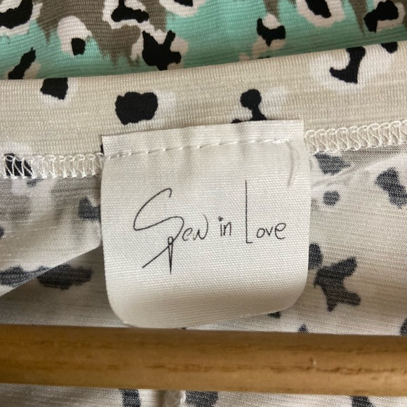Sew in Love ladies short sleeve vneck turquoise grey tan cream white medium top - Picture 4 of 6